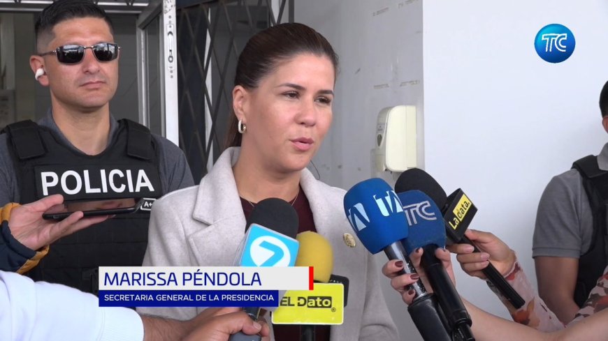 Un sujeto fue detenido en flagrancia esta mañana cuando intentó incendiar las instalaciones del Archivo de la Secretaría Nacional de la Administración Pública, ubicadas en Quito. Marissa Péndola, secretaria general administrativa de la Presidencia de la República, informó que la…